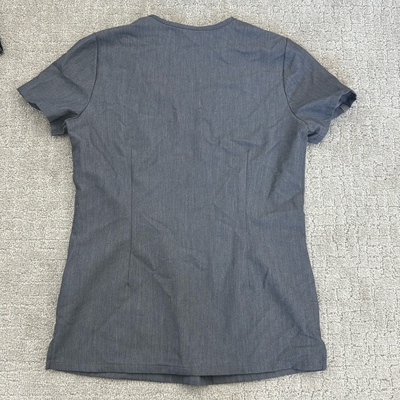 Figs “Casma” scrub top TECHNICAL V NECK  GRAPHITE grey gray 2453 - Picture 7 of 8
